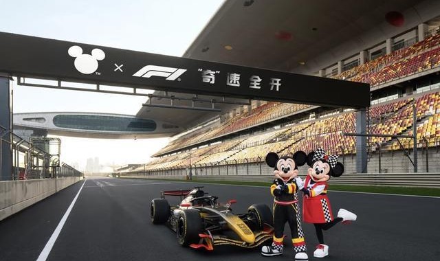 世界杯官方安装包-当米奇闯入F1：全新赛车主题形象上海首秀，唯一双IP城市这样“奇速联动”